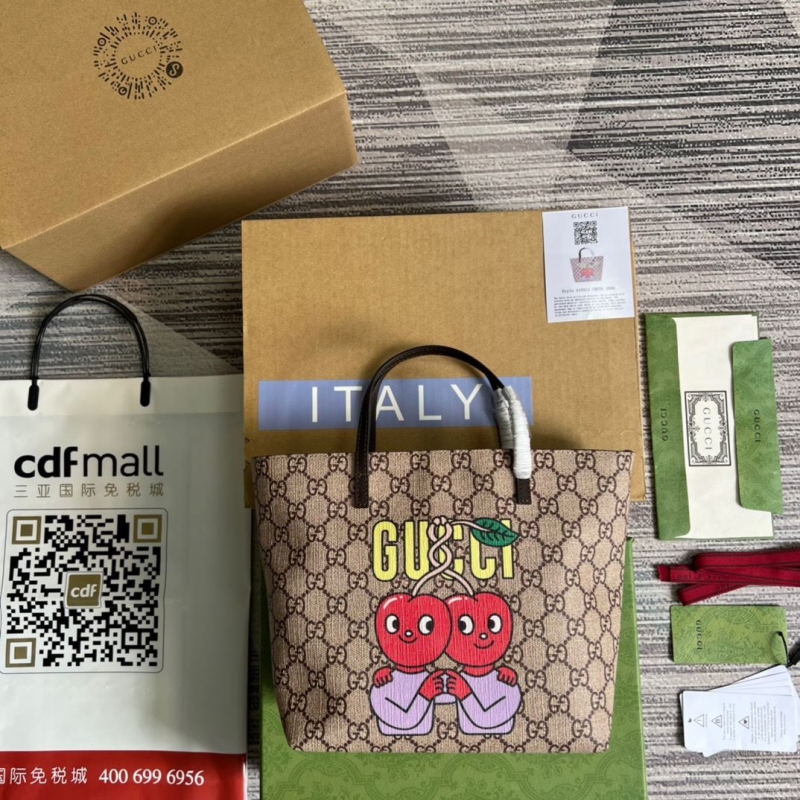 G*u*i shopping bags
